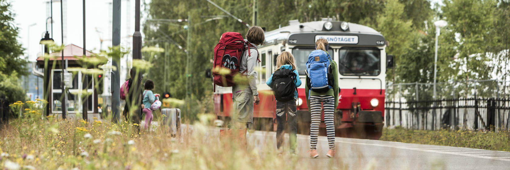 Resenrer vntar p tget i stersund