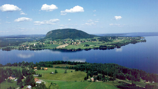 Flygbild över Hoverberget och Storsjön